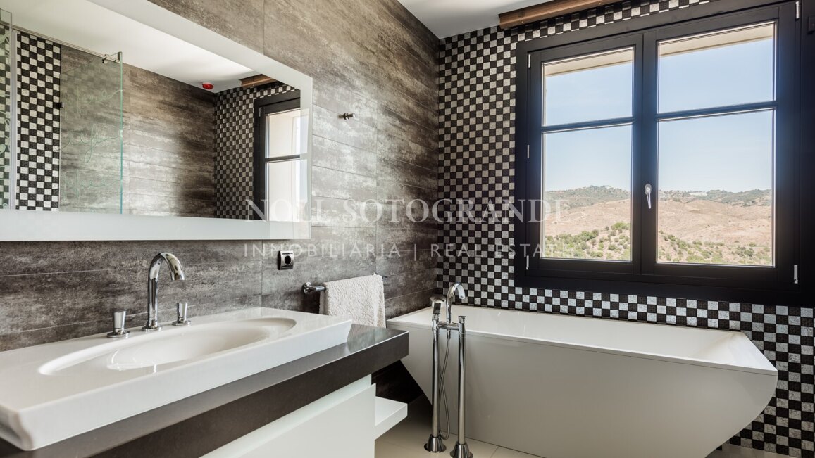 Villa for sale in Hacienda las Chapas, Marbella East