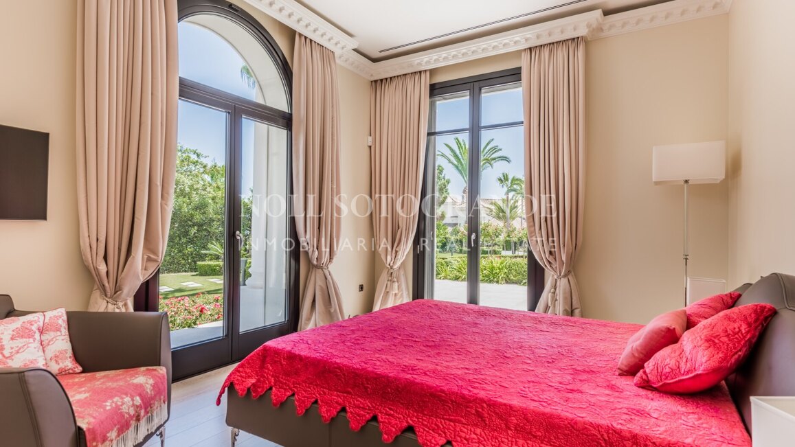 Villa for sale in Hacienda las Chapas, Marbella East