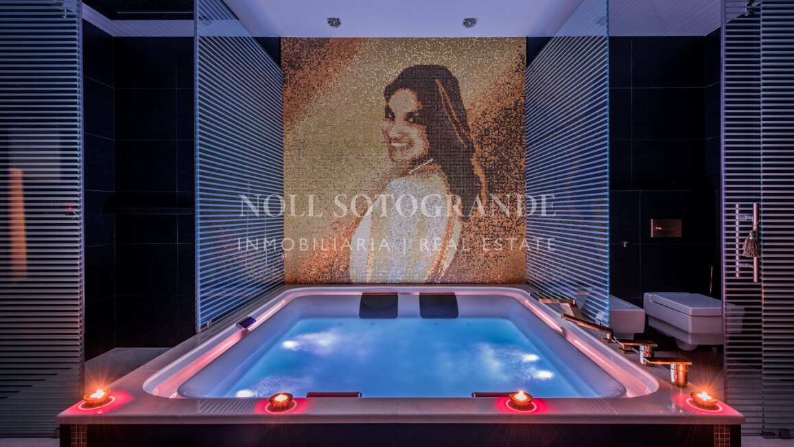 Villa for sale in Hacienda las Chapas, Marbella East