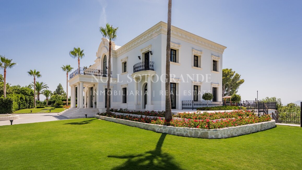 Villa for sale in Hacienda las Chapas, Marbella East
