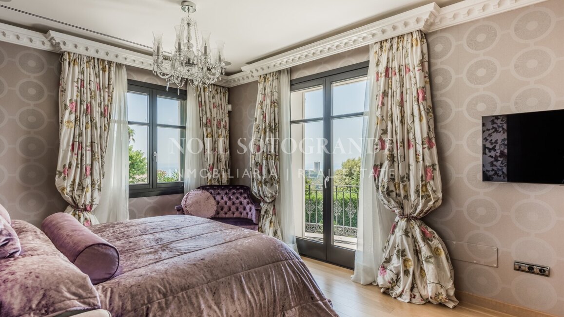 Villa for sale in Hacienda las Chapas, Marbella East