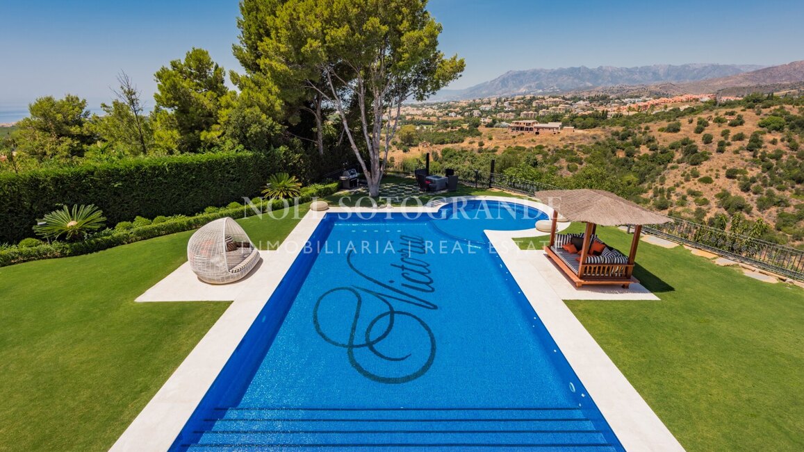 Villa for sale in Hacienda las Chapas, Marbella East