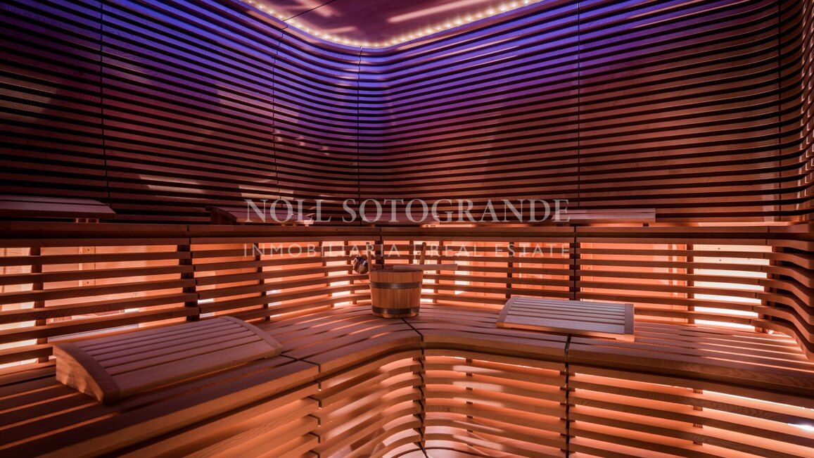 Villa for sale in Hacienda las Chapas, Marbella East