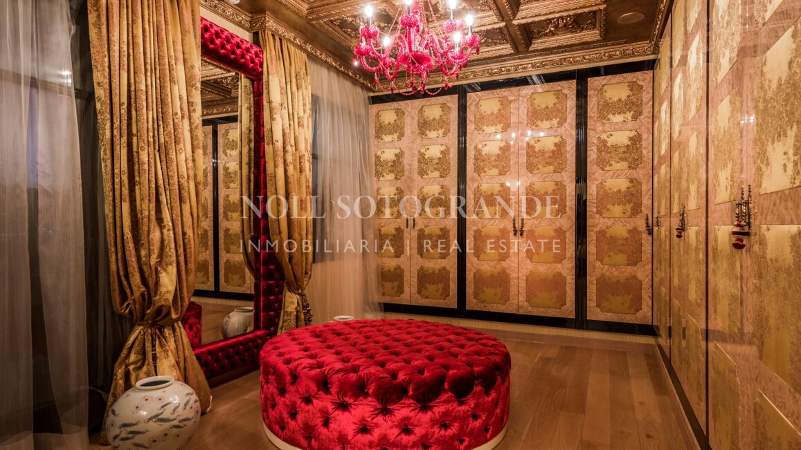 Villa for sale in Hacienda las Chapas, Marbella East