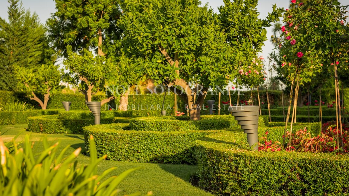 Villa for sale in Hacienda las Chapas, Marbella East