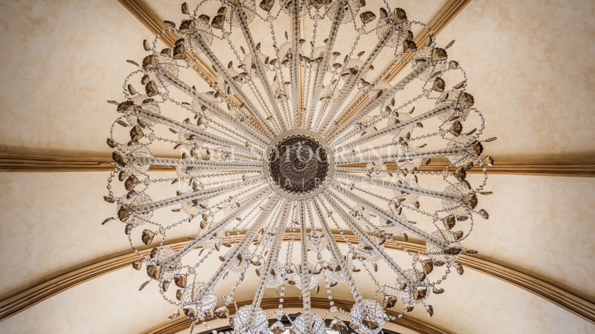 Villa for sale in Hacienda las Chapas, Marbella East