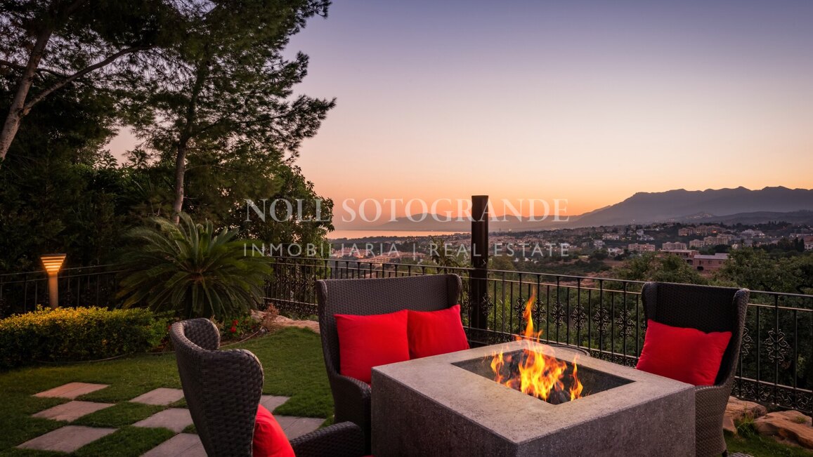 Villa for sale in Hacienda las Chapas, Marbella East