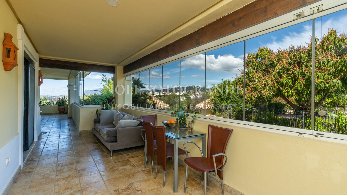 Corner garden apartment with private pool and partial sea views in Aloha Park