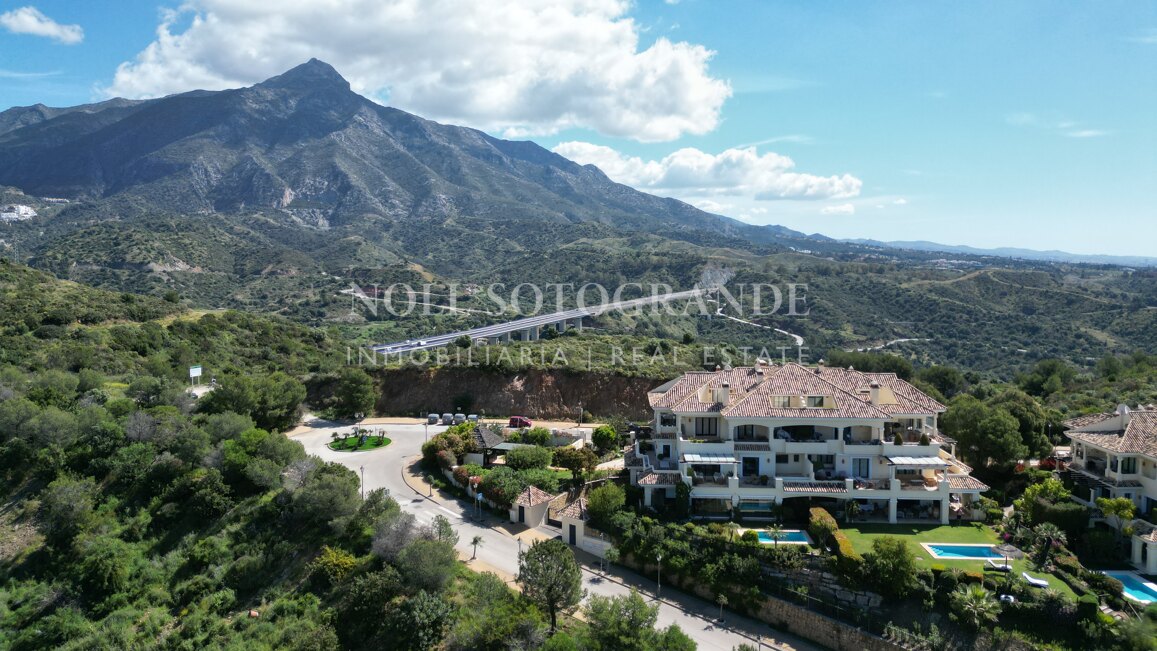 Corner garden apartment with private pool and partial sea views in Aloha Park