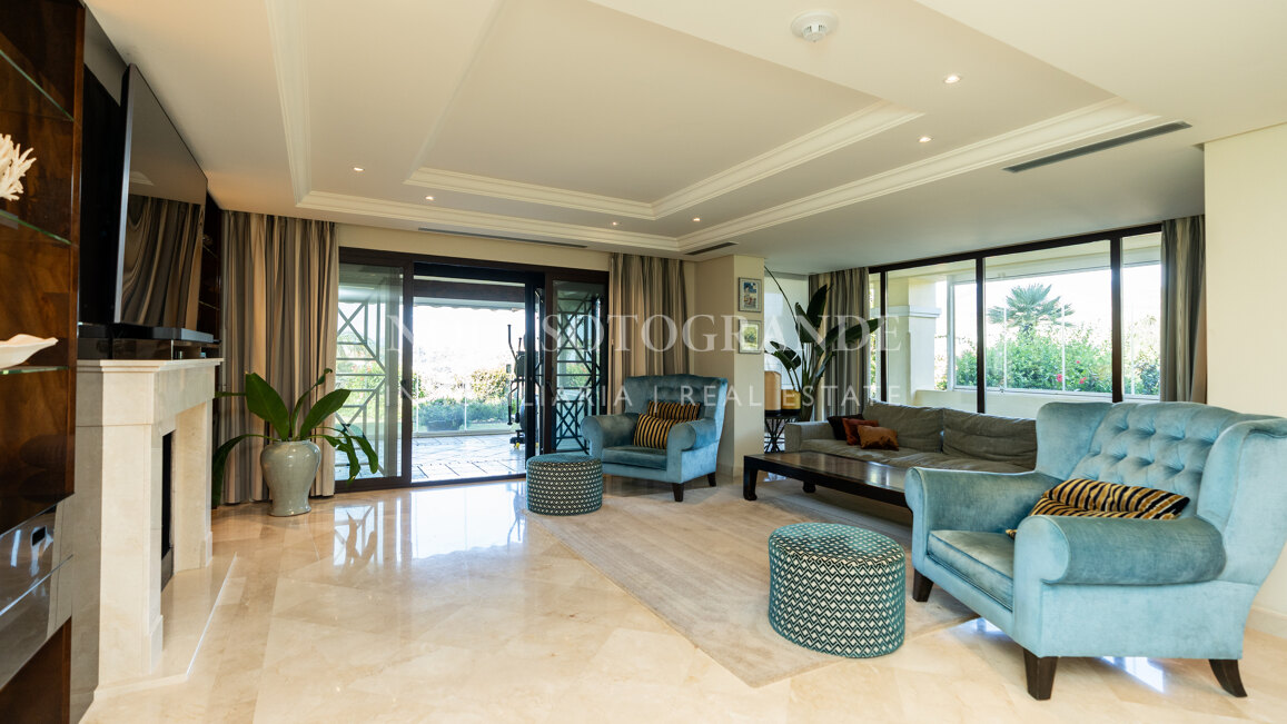 Corner garden apartment with private pool and partial sea views in Aloha Park