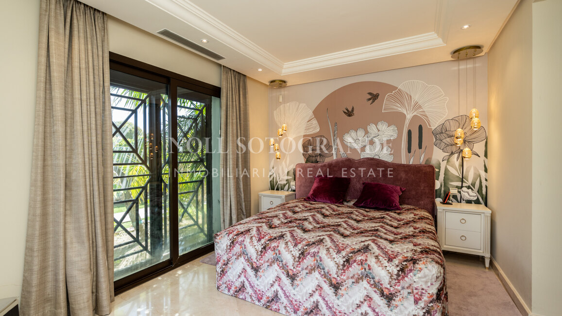 Corner garden apartment with private pool and partial sea views in Aloha Park