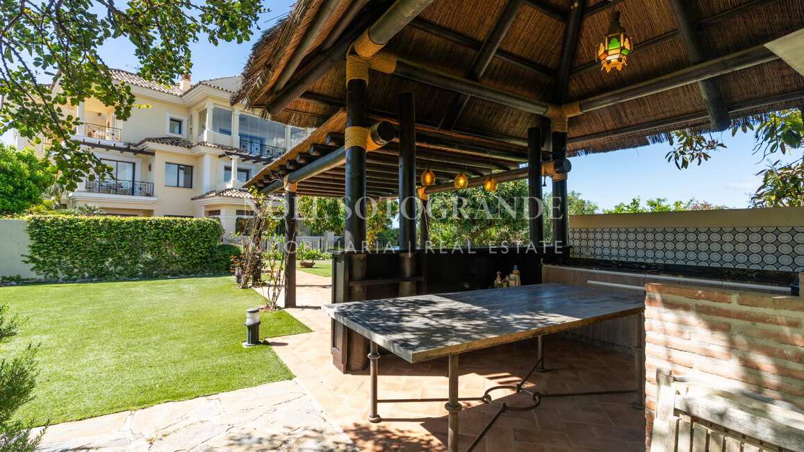 Corner garden apartment with private pool and partial sea views in Aloha Park