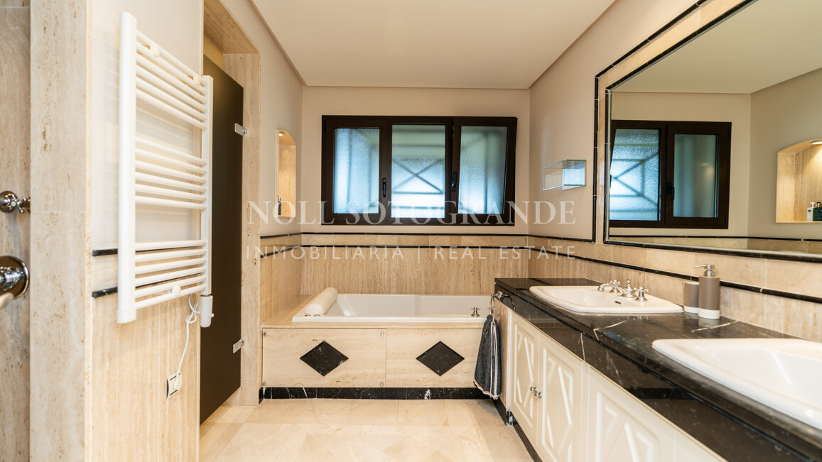 Corner garden apartment with private pool and partial sea views in Aloha Park