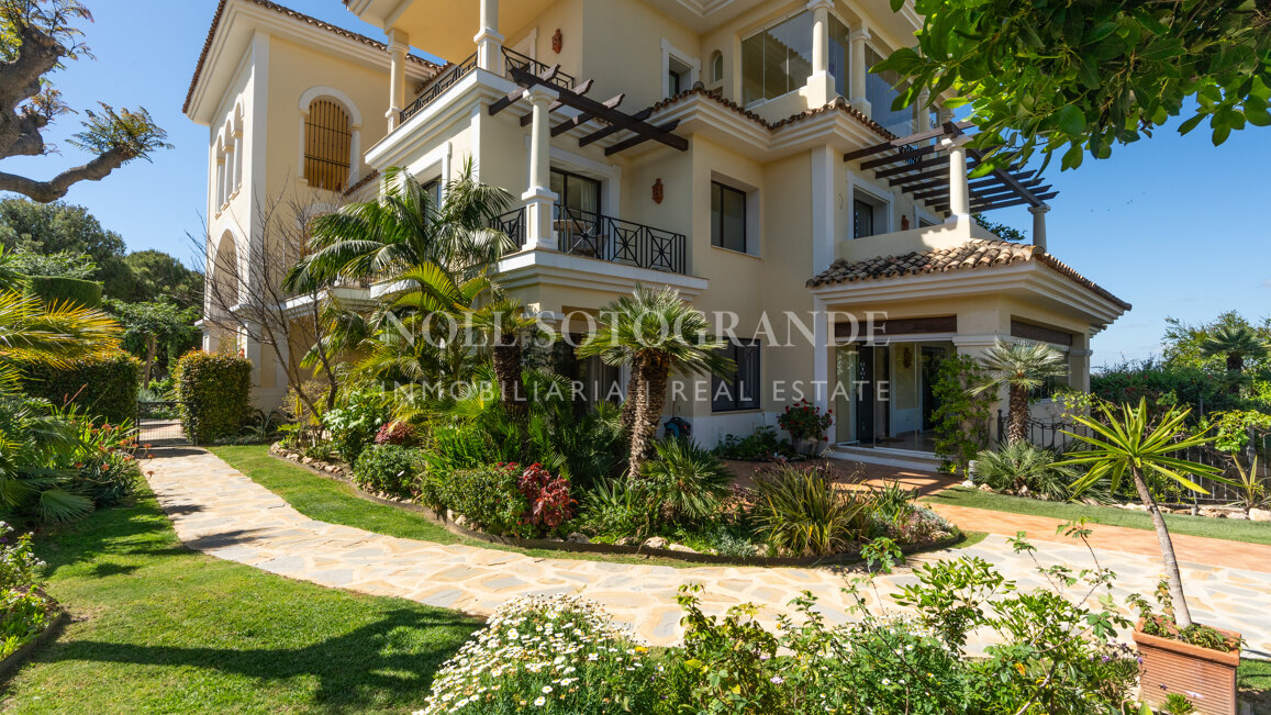 Corner garden apartment with private pool and partial sea views in Aloha Park