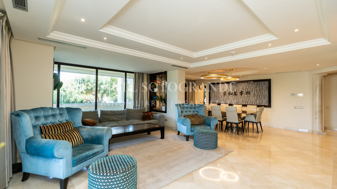 Corner garden apartment with private pool and partial sea views in Aloha Park