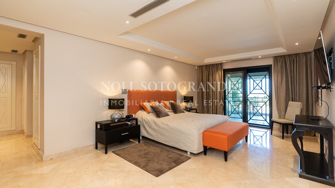 Corner garden apartment with private pool and partial sea views in Aloha Park