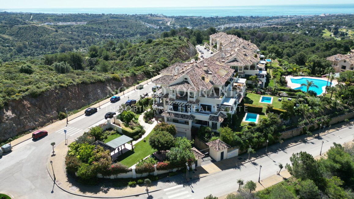 Corner garden apartment with private pool and partial sea views in Aloha Park