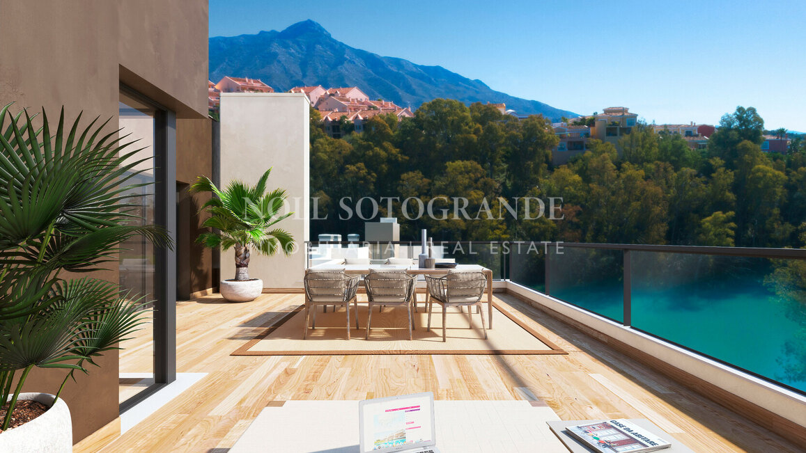 Penthouse for sale in La Cerquilla, Nueva Andalucia