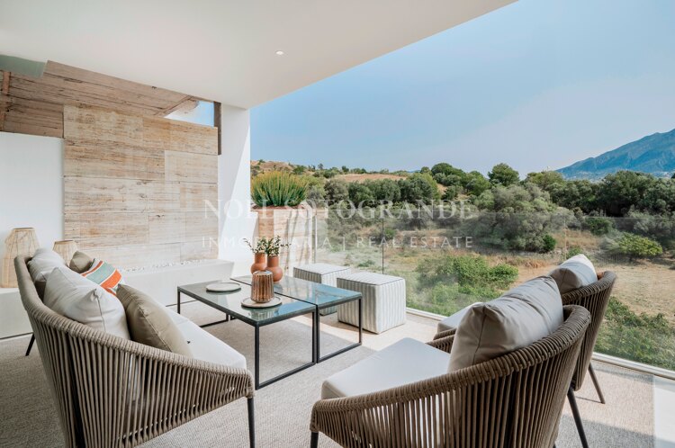 Ático a estrenar a poca distancia a pie del Aloha Golf en Nueva Andalucía, Marbella