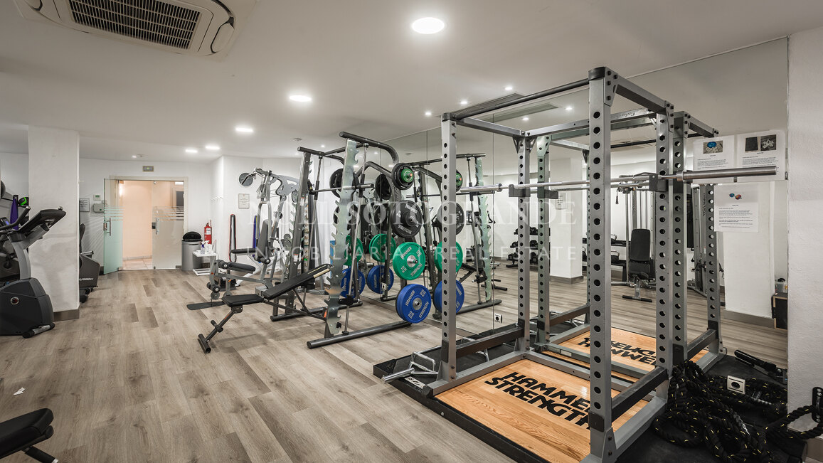 Luxury garden apartment with sea views and private pool in Aloha Golf, Nueva Andalucía