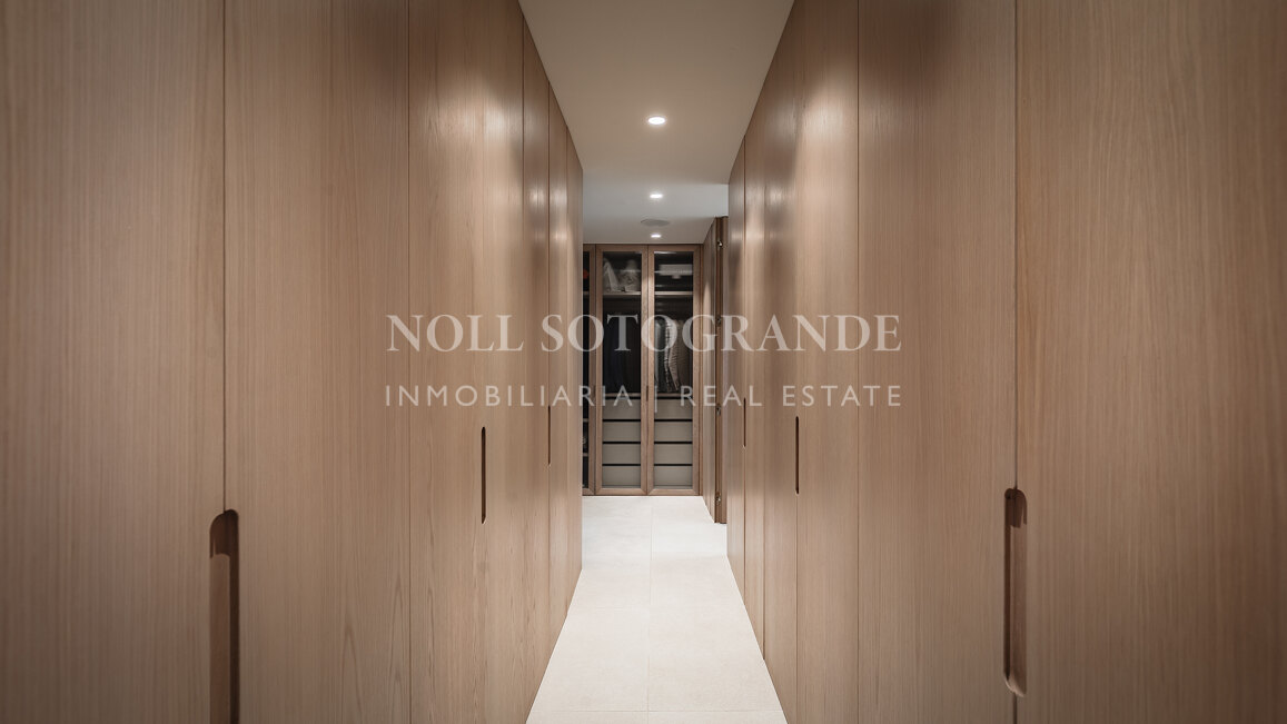 Luxury garden apartment with sea views and private pool in Aloha Golf, Nueva Andalucía