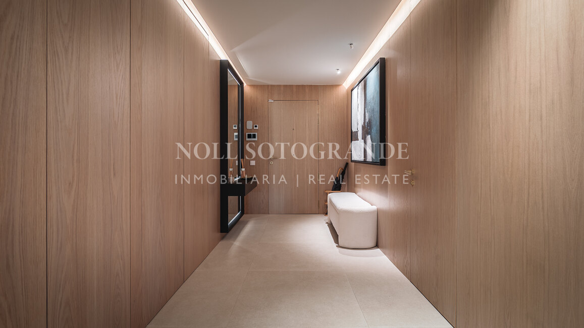 Luxury garden apartment with sea views and private pool in Aloha Golf, Nueva Andalucía