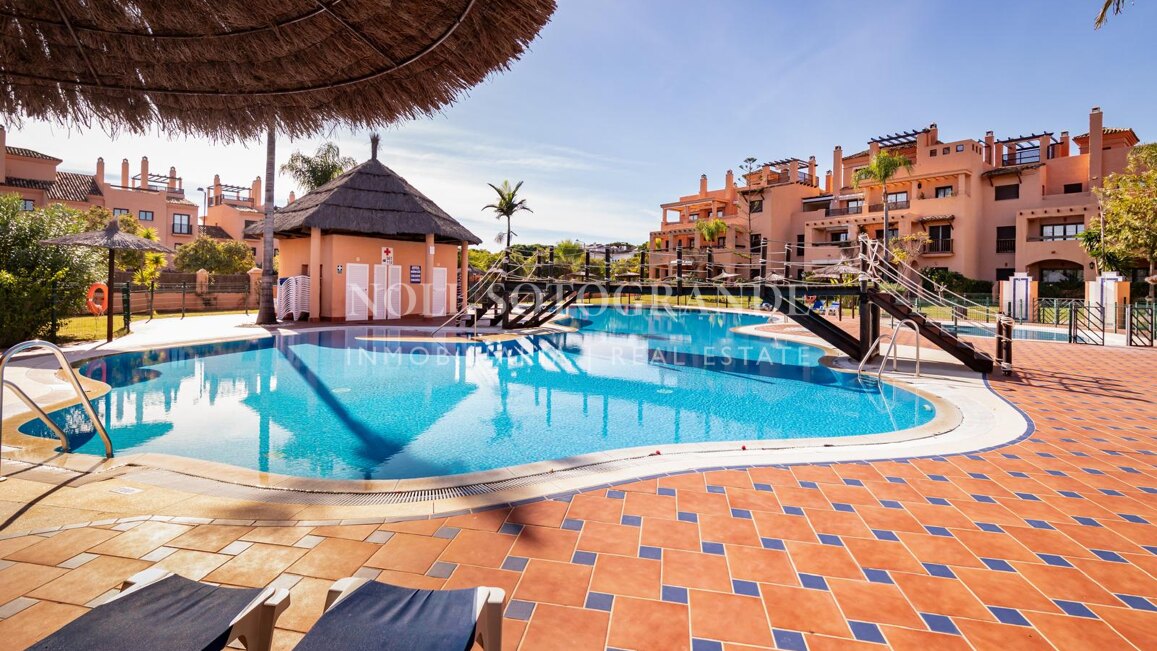 Beachside 4-bed apartment on the New Golden Mile, Estepona East