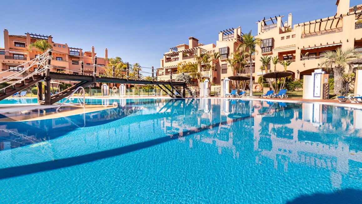 Beachside 4-bed apartment on the New Golden Mile, Estepona East