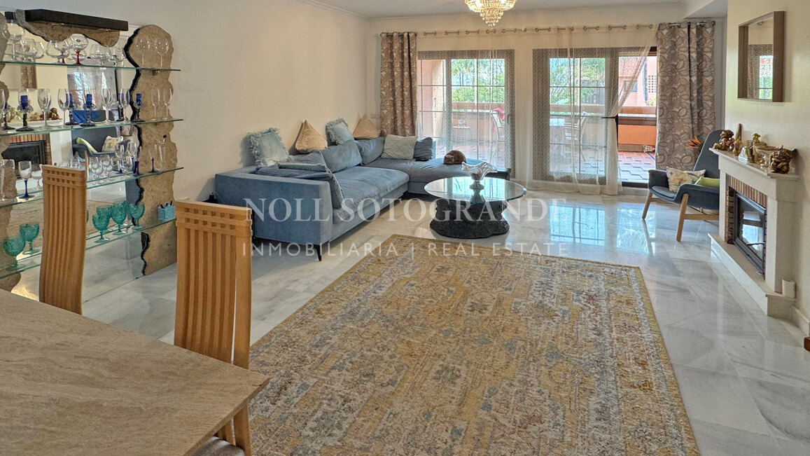 Beachside 4-bed apartment on the New Golden Mile, Estepona East