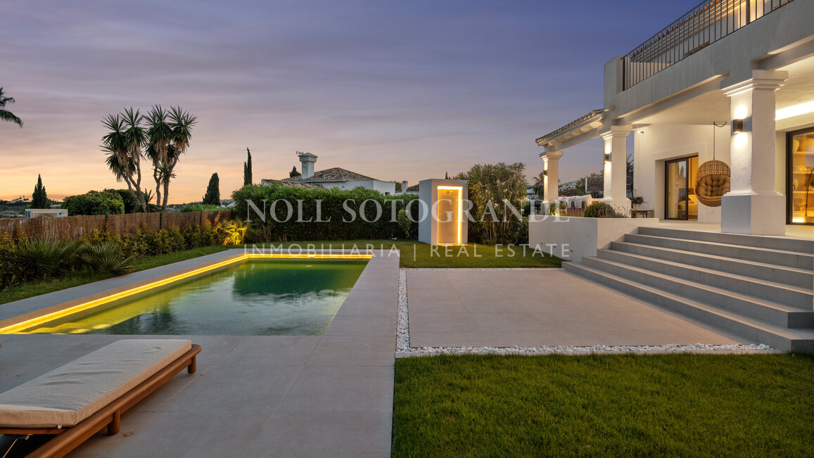 Villa zum Verkauf in Los Naranjos, Nueva Andalucia