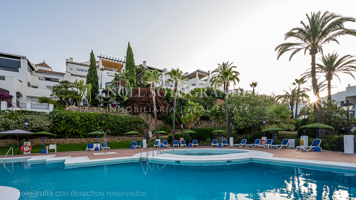 Charming 4-bed duplex apartment in Club Sierra, on the Istan Road, within walking distance to amenities