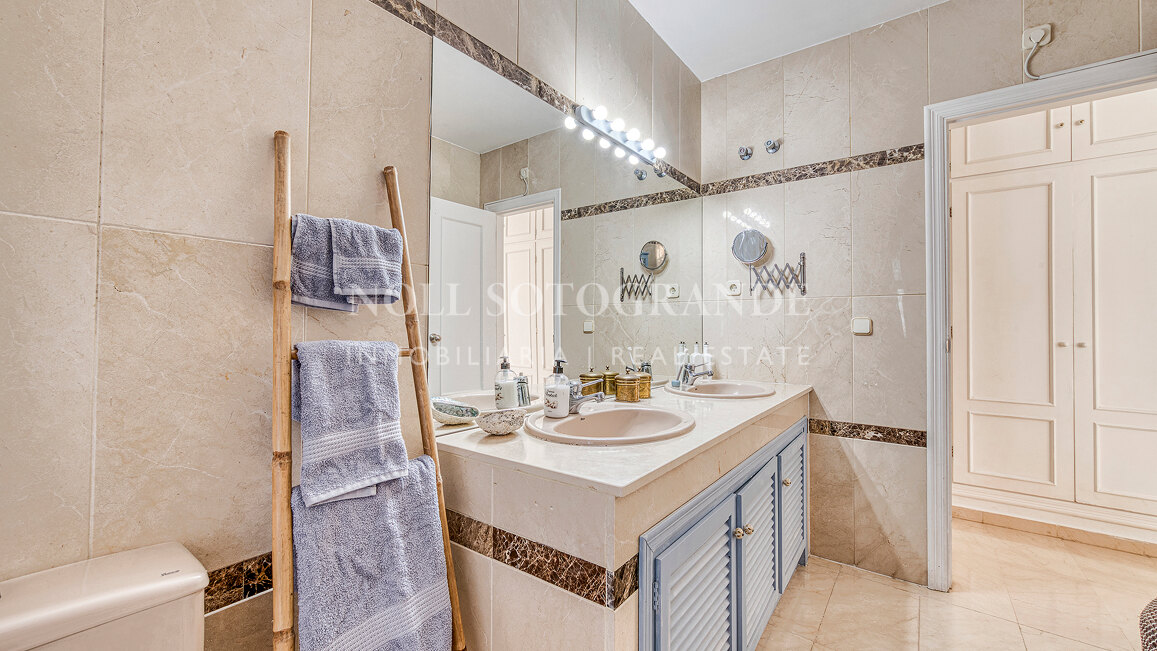 Charming 4-bed duplex apartment in Club Sierra, on the Istan Road, within walking distance to amenities