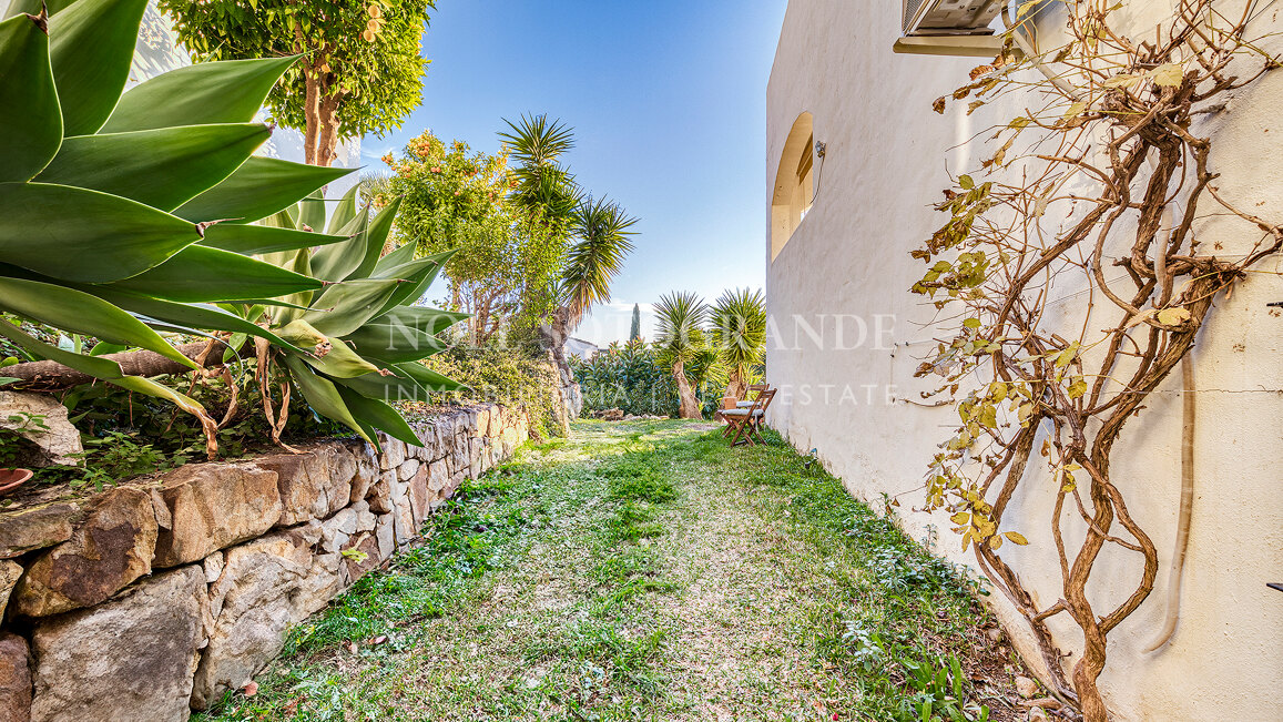 Charming 4-bed duplex apartment in Club Sierra, on the Istan Road, within walking distance to amenities