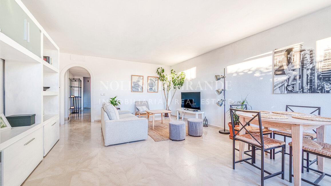 Charming 4-bed duplex apartment in Club Sierra, on the Istan Road, within walking distance to amenities