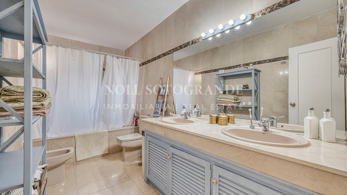 Charming 4-bed duplex apartment in Club Sierra, on the Istan Road, within walking distance to amenities