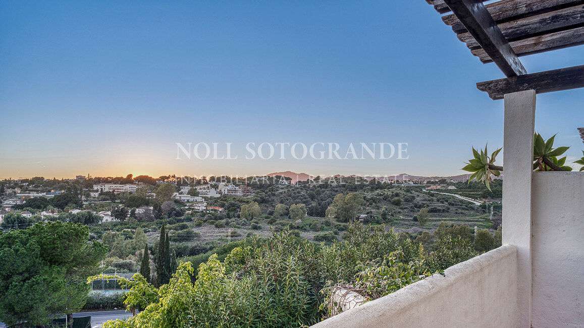 Charming 4-bed duplex apartment in Club Sierra, on the Istan Road, within walking distance to amenities