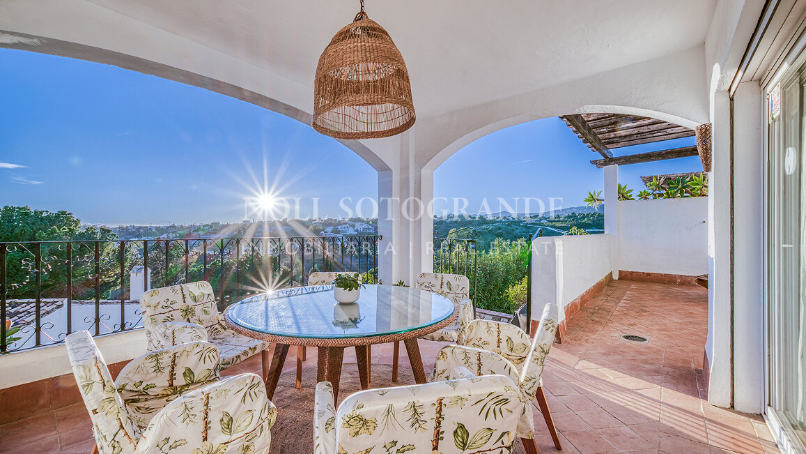 Charming 4-bed duplex apartment in Club Sierra, on the Istan Road, within walking distance to amenities