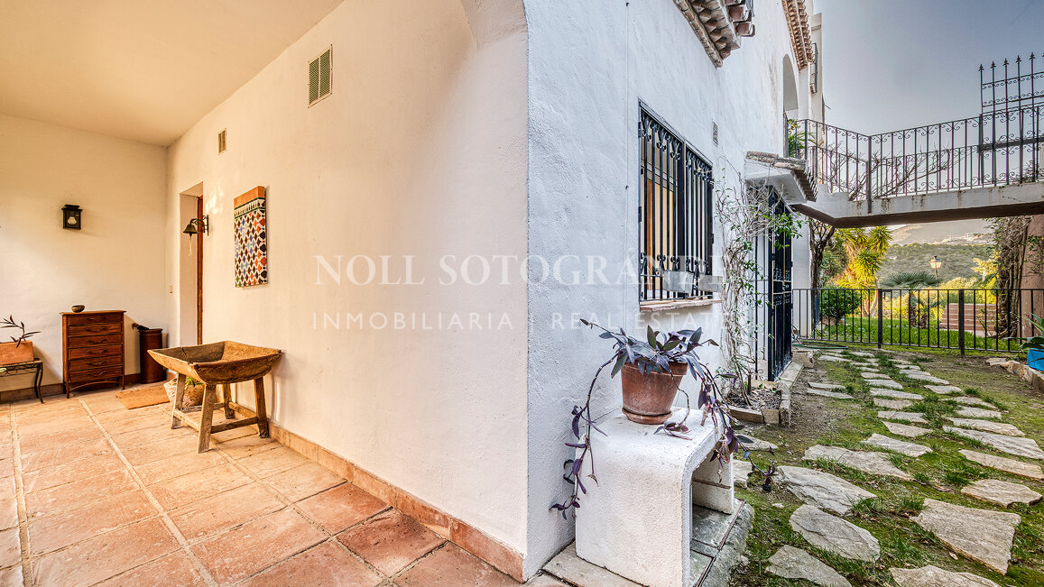 Charming 4-bed duplex apartment in Club Sierra, on the Istan Road, within walking distance to amenities