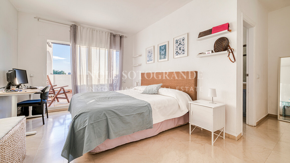 Charming 4-bed duplex apartment in Club Sierra, on the Istan Road, within walking distance to amenities