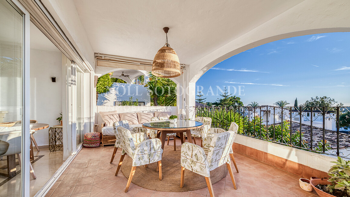 Charming 4-bed duplex apartment in Club Sierra, on the Istan Road, within walking distance to amenities