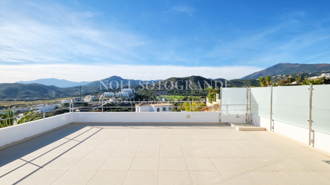 Brand-New Contemporary Villa with Panoramic Sea, Golf & Mountain Views in Benahavís