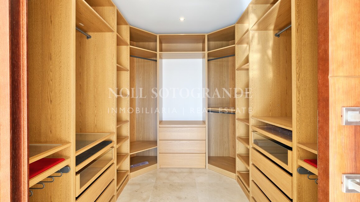 Brand-New Contemporary Villa with Panoramic Sea, Golf & Mountain Views in Benahavís