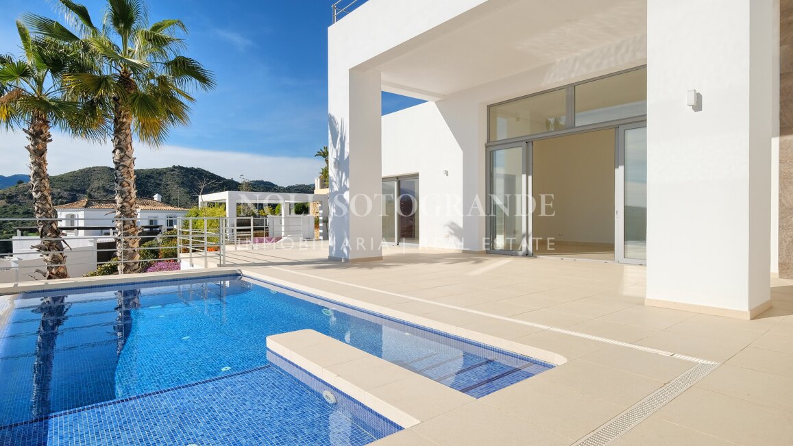 Brand-New Contemporary Villa with Panoramic Sea, Golf & Mountain Views in Benahavís