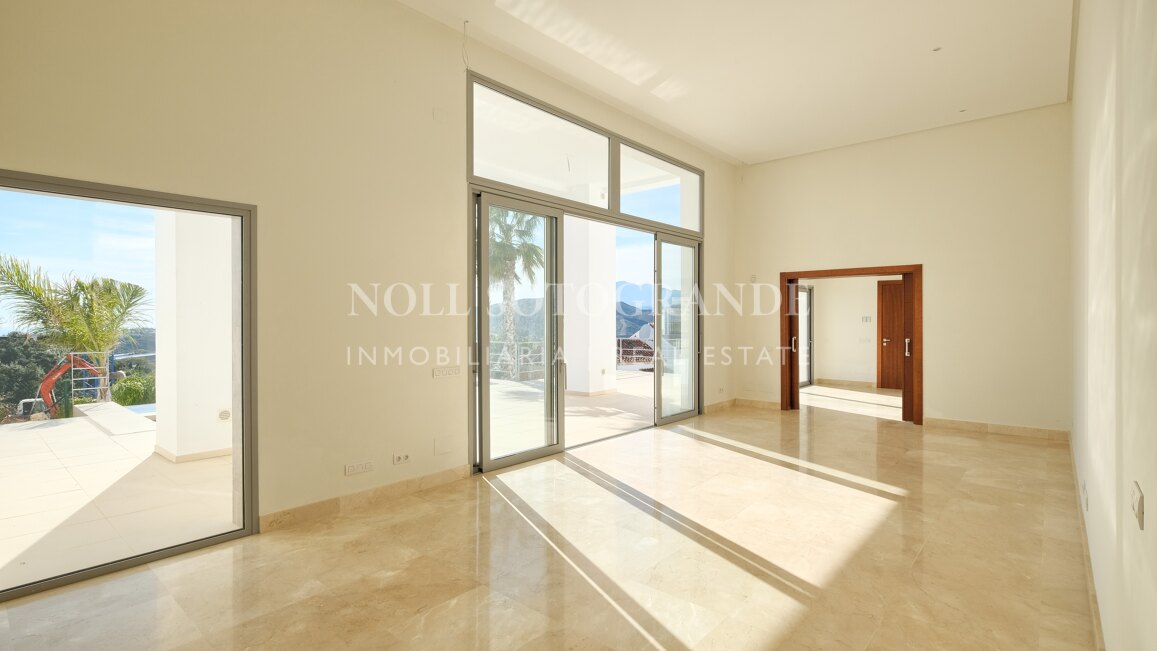 Brand-New Contemporary Villa with Panoramic Sea, Golf & Mountain Views in Benahavís