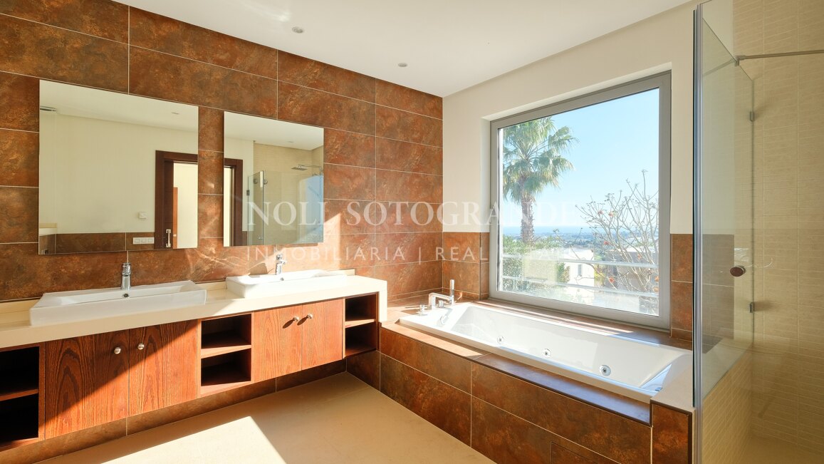 Brand-New Contemporary Villa with Panoramic Sea, Golf & Mountain Views in Benahavís