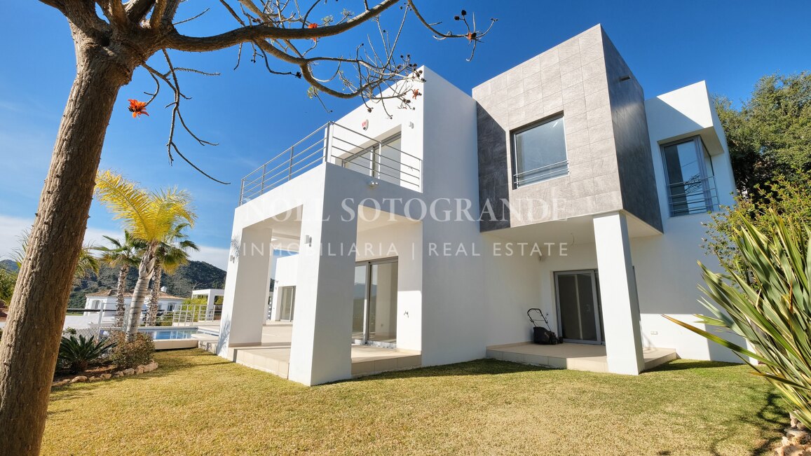 Brand-New Contemporary Villa with Panoramic Sea, Golf & Mountain Views in Benahavís