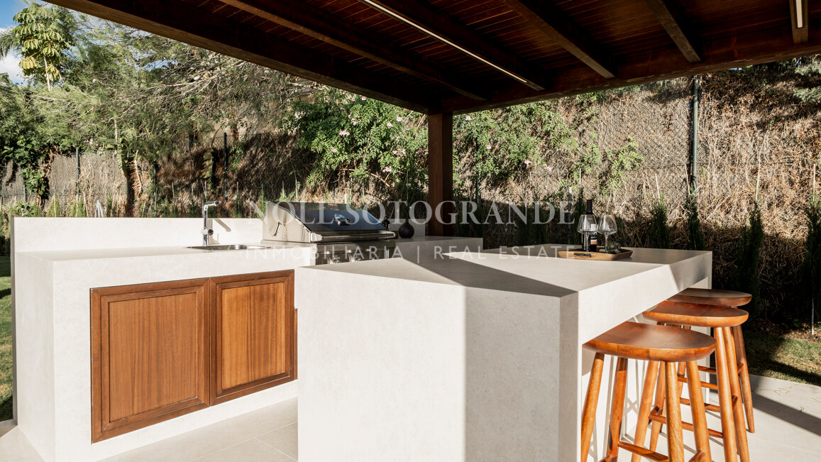 Contemporary quality villa in Nueva Andalucia Golf Valley, Marbella