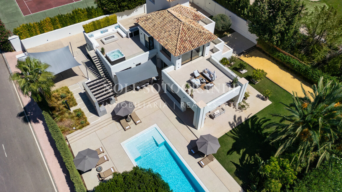 Villa zum Verkauf in Los Naranjos, Nueva Andalucia