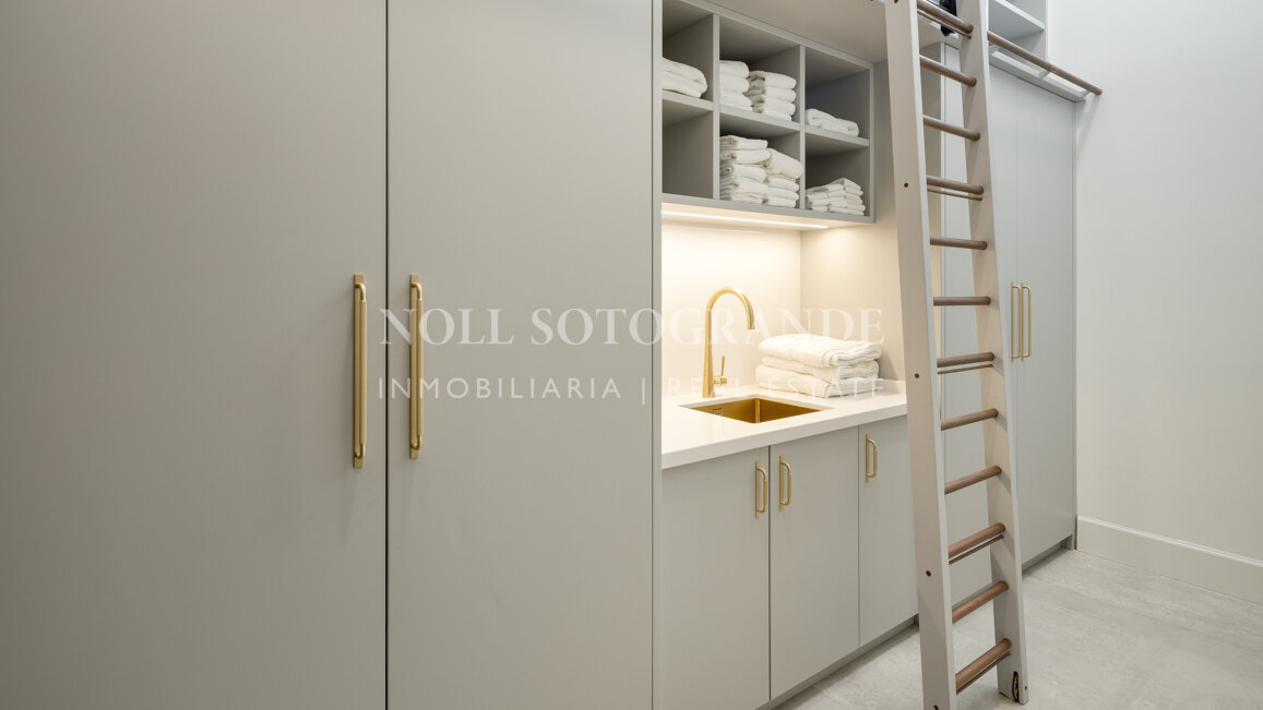 Villa zum Verkauf in Los Naranjos, Nueva Andalucia