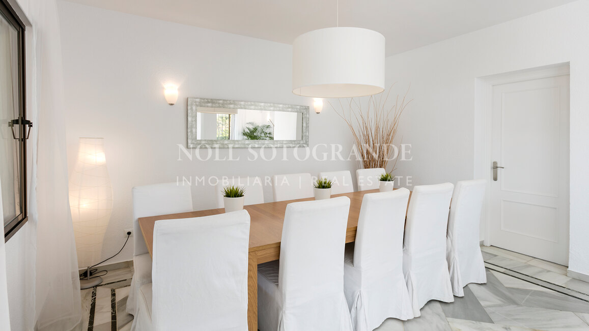 Villa zum Verkauf in Los Naranjos Golf, Nueva Andalucia